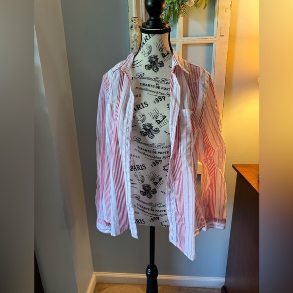 Women’s Gap White and Red-Striped Button Down Lightweight Shirt Size Medium - Picture 2 of 6